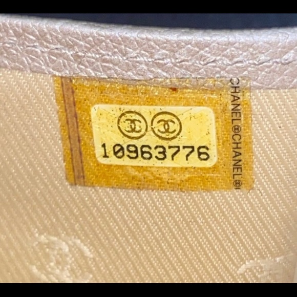 CHANEL CREAM LONG CC CAVIAR FLAP WALLET - Picture 13 of 14